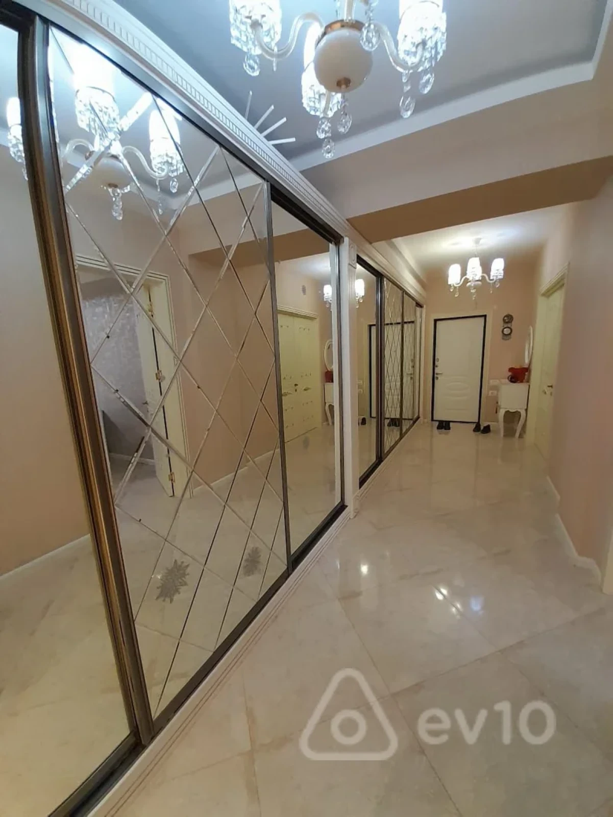 Kirayə verilir 3 otaqlı yeni tikili 120 m²