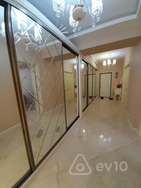 Kirayə verilir 3 otaqlı yeni tikili 120 m²