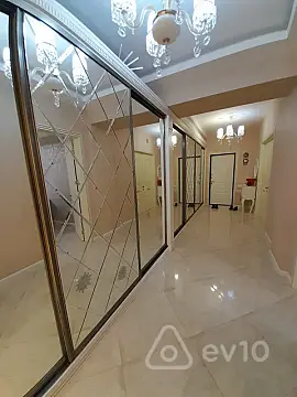 Kirayə verilir 3 otaqlı yeni tikili 120 m²