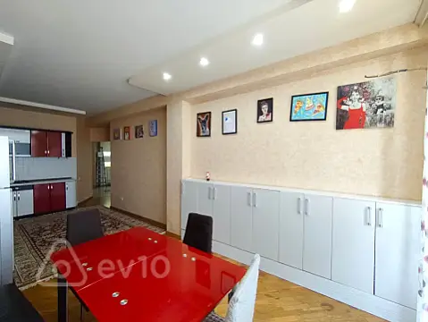 Kirayə verilir 3 otaqlı yeni tikili 200 m²