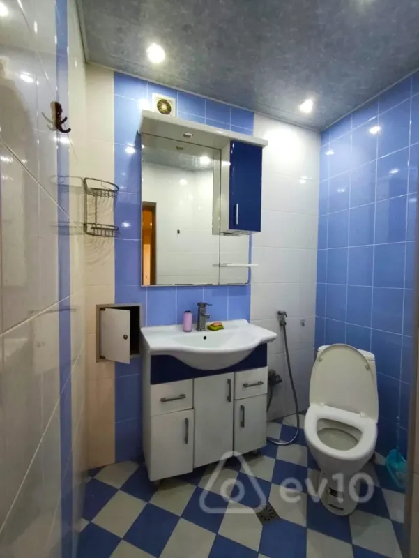 Kirayə verilir 3 otaqlı yeni tikili 200 m²