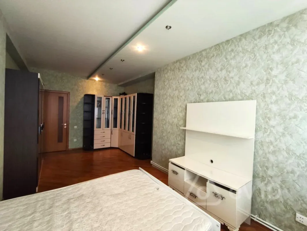 Kirayə verilir 3 otaqlı yeni tikili 200 m²