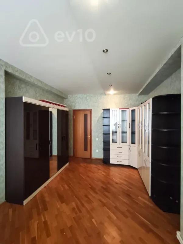 Kirayə verilir 3 otaqlı yeni tikili 200 m²
