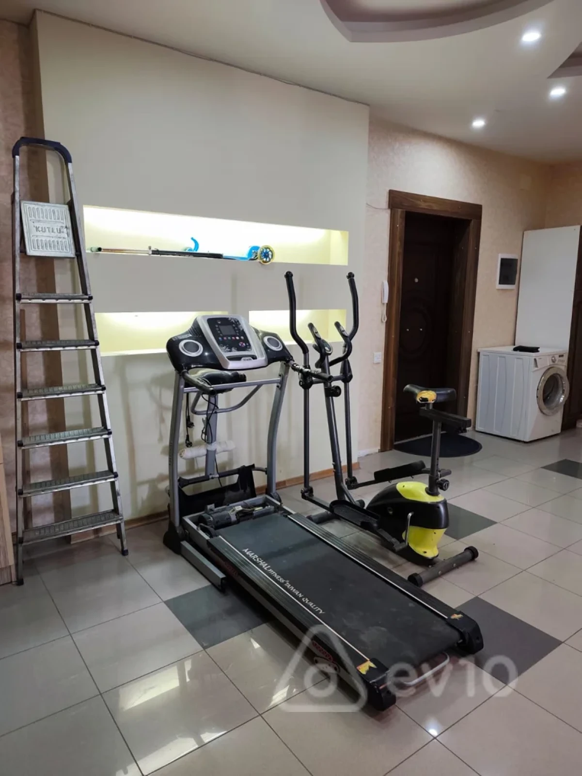 Kirayə verilir 3 otaqlı yeni tikili 200 m²