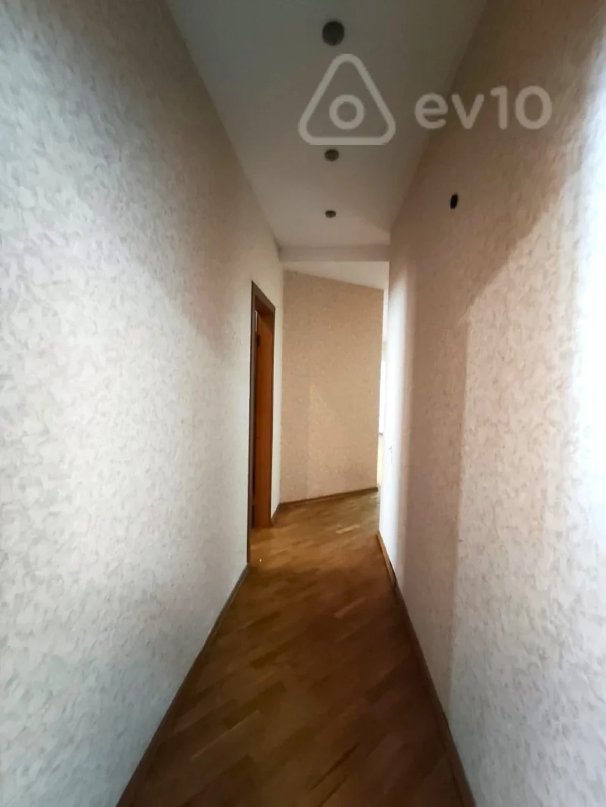 Kirayə verilir 3 otaqlı yeni tikili 200 m²