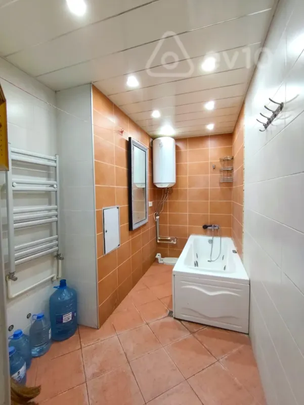 Kirayə verilir 3 otaqlı yeni tikili 200 m²