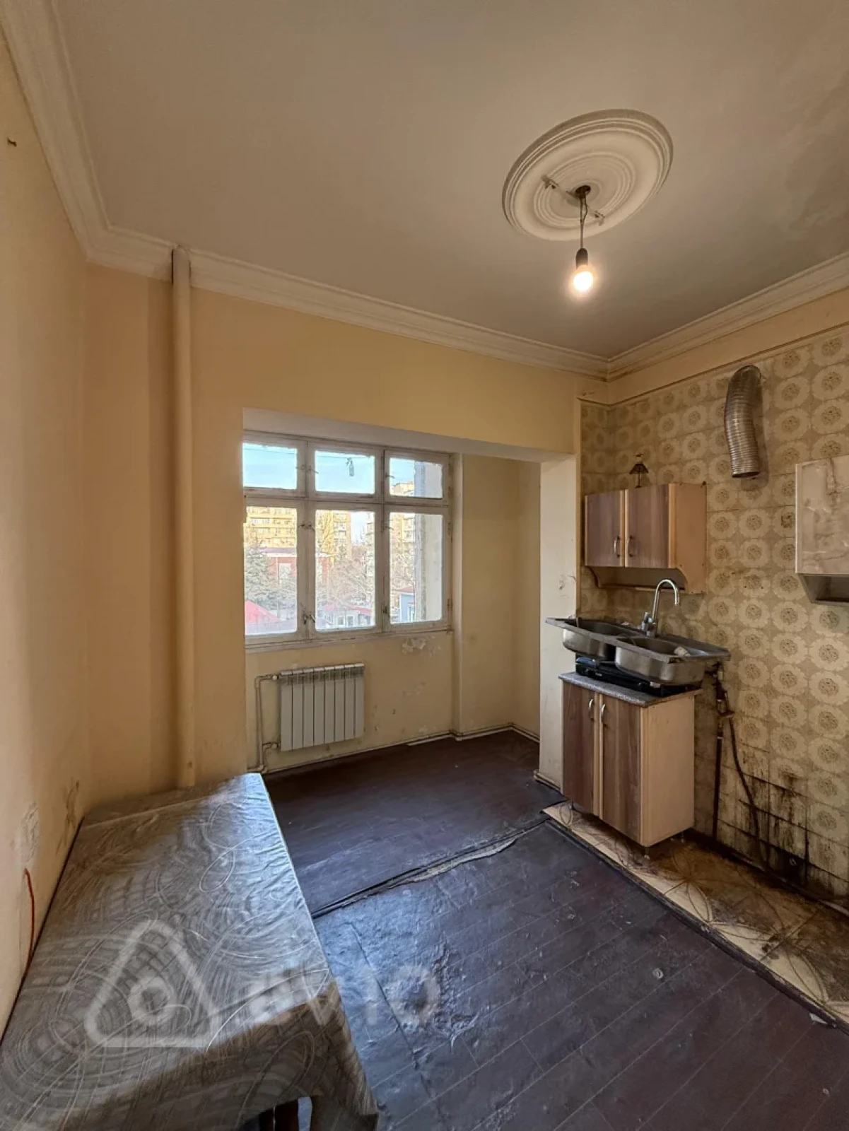 Kirayə verilir 3 otaqlı köhnə tikili 85 m²