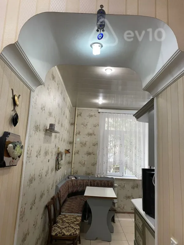 Kirayə verilir 2 otaqlı köhnə tikili 60 m²