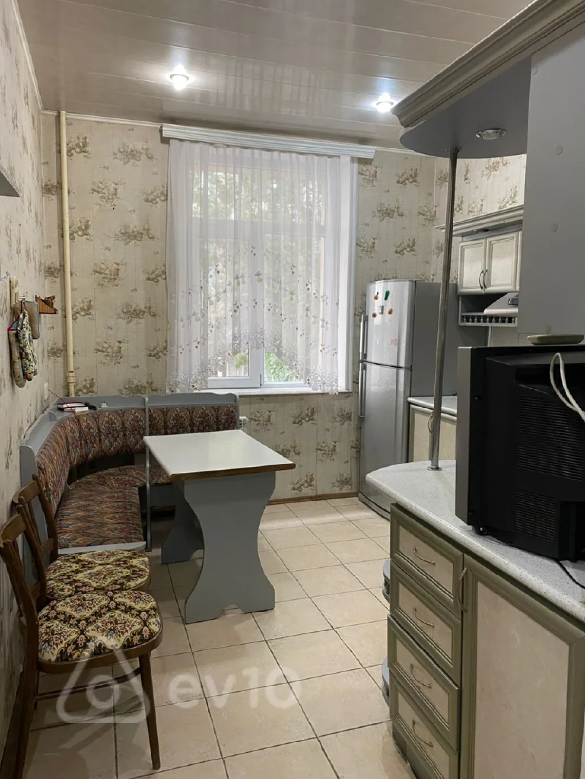 Kirayə verilir 2 otaqlı köhnə tikili 60 m²