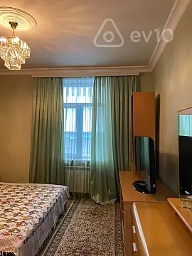 Kirayə verilir 2 otaqlı köhnə tikili 60 m²