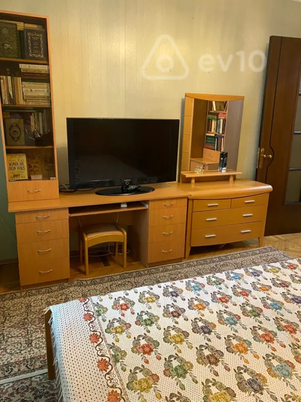 Kirayə verilir 2 otaqlı köhnə tikili 60 m²
