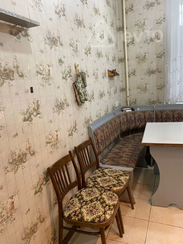 Kirayə verilir 2 otaqlı köhnə tikili 60 m²