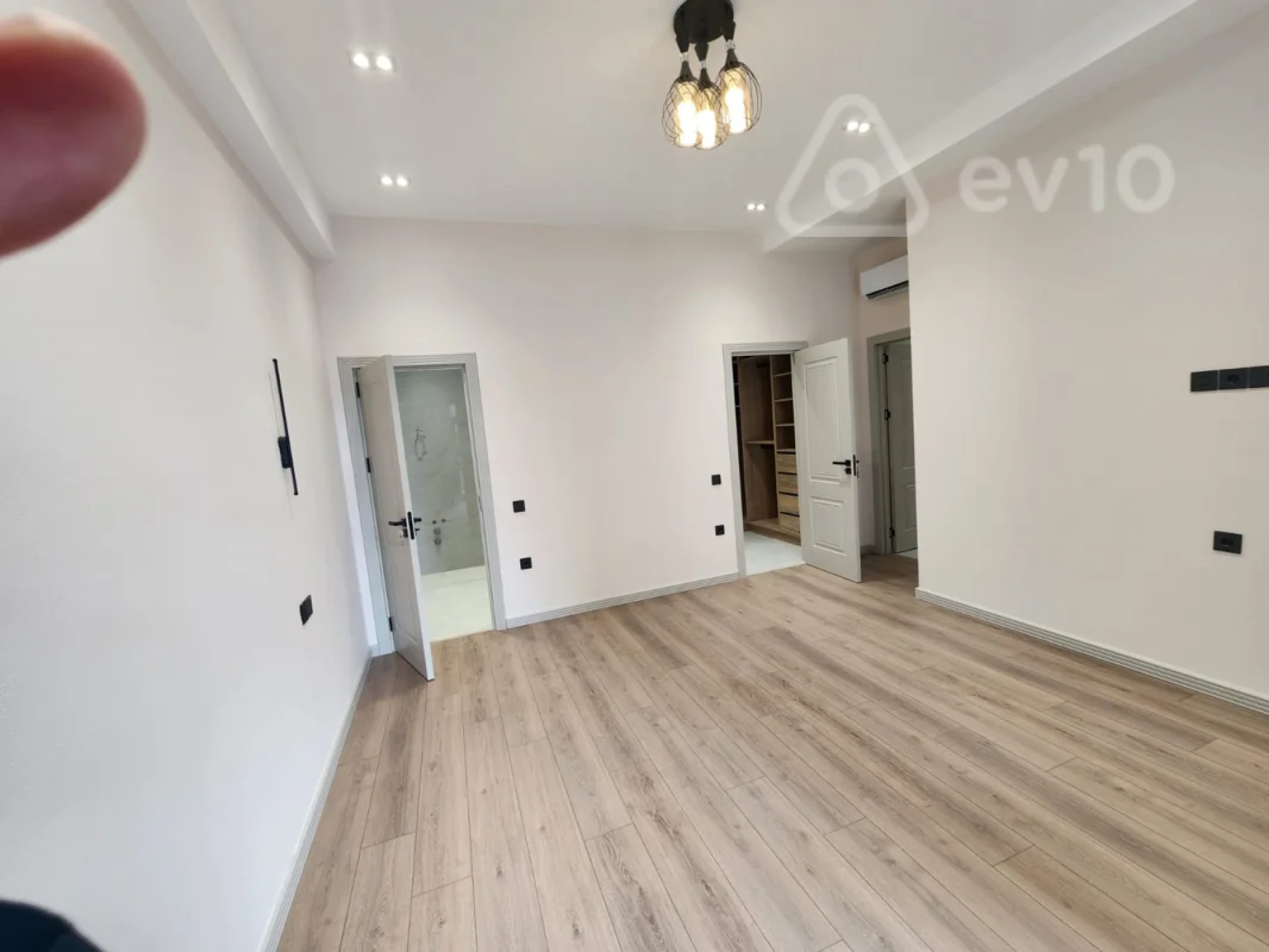 Kirayə verilir 6 otaqlı ofis 260 m²