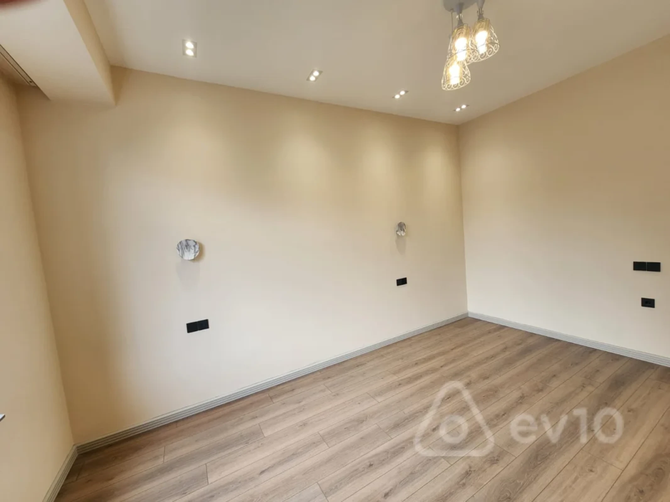 Kirayə verilir 6 otaqlı ofis 260 m²