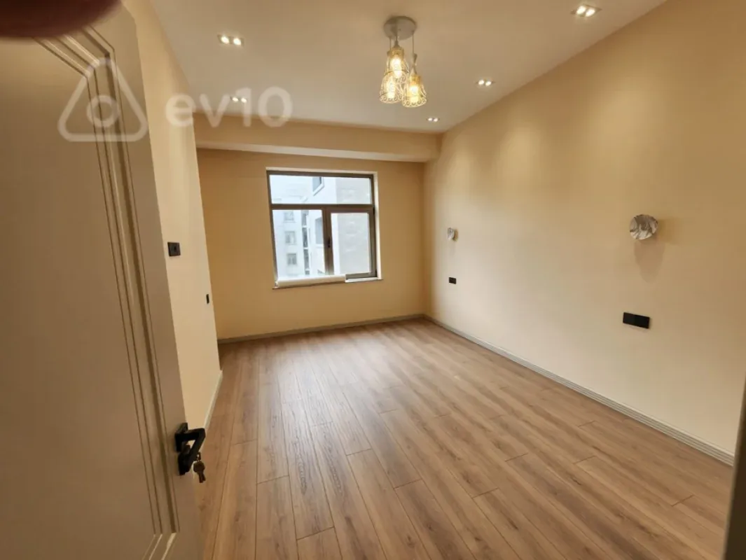 Kirayə verilir 6 otaqlı ofis 260 m²