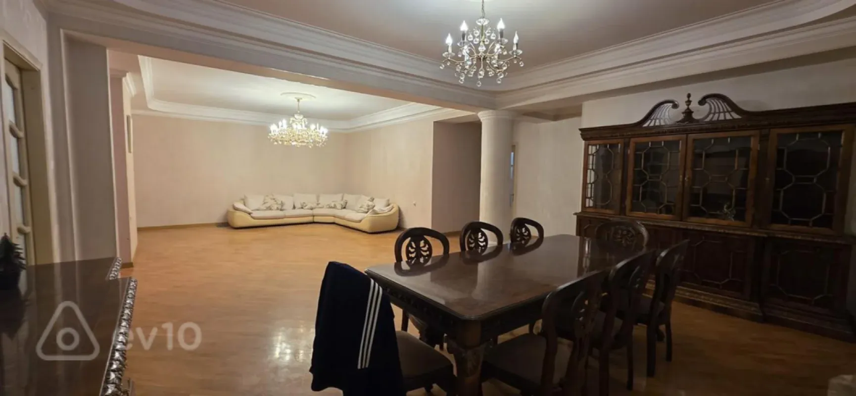 Kirayə verilir 5 otaqlı yeni tikili 200 m²