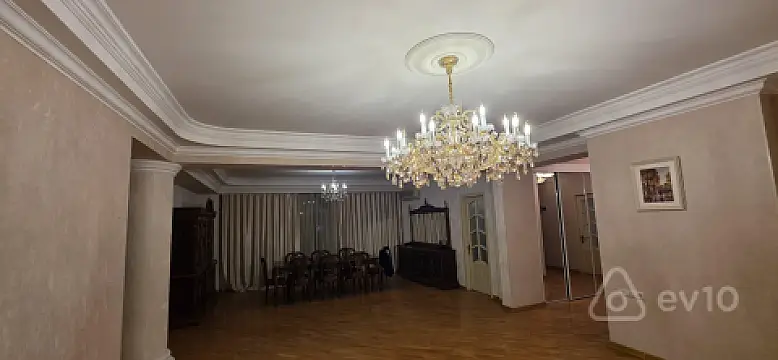 Kirayə verilir 5 otaqlı yeni tikili 200 m²