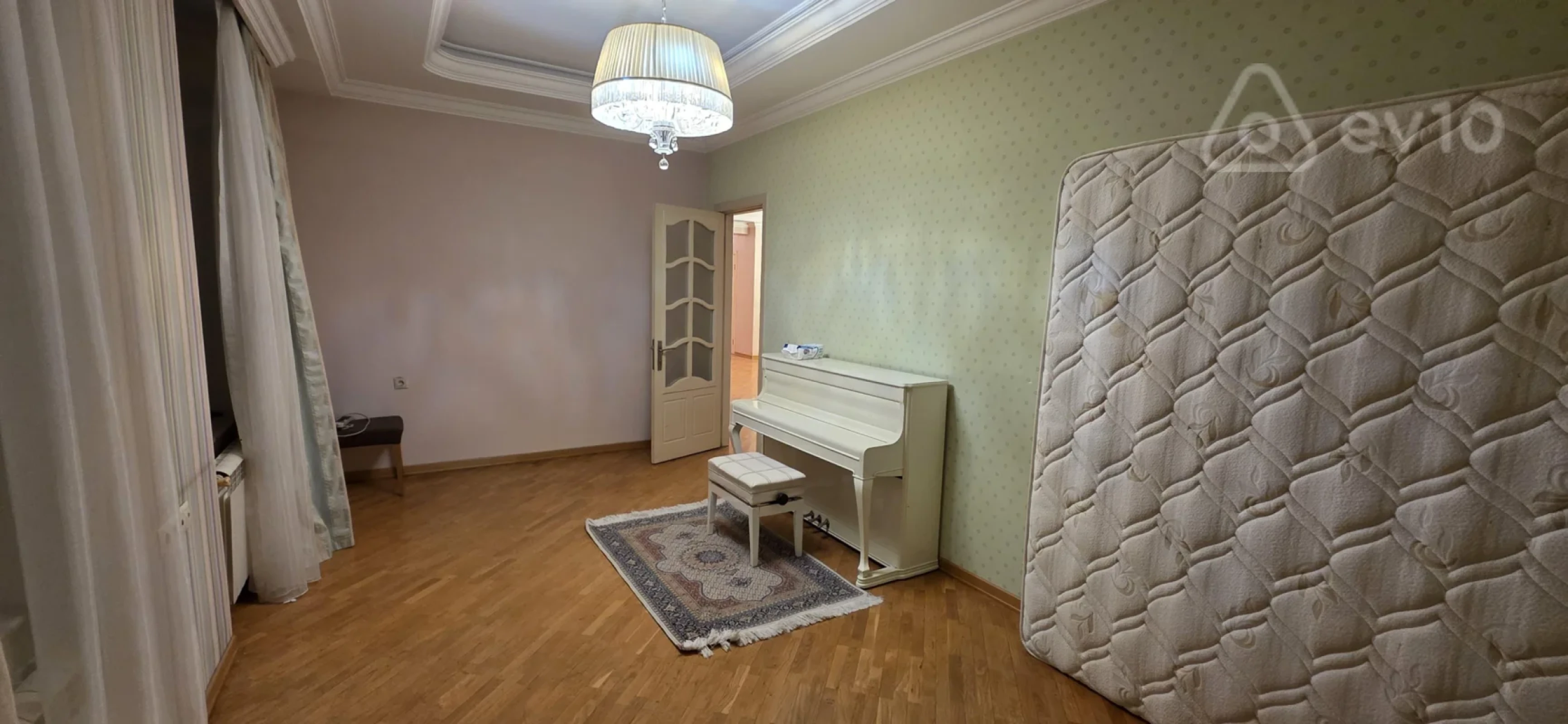 Kirayə verilir 5 otaqlı yeni tikili 200 m²