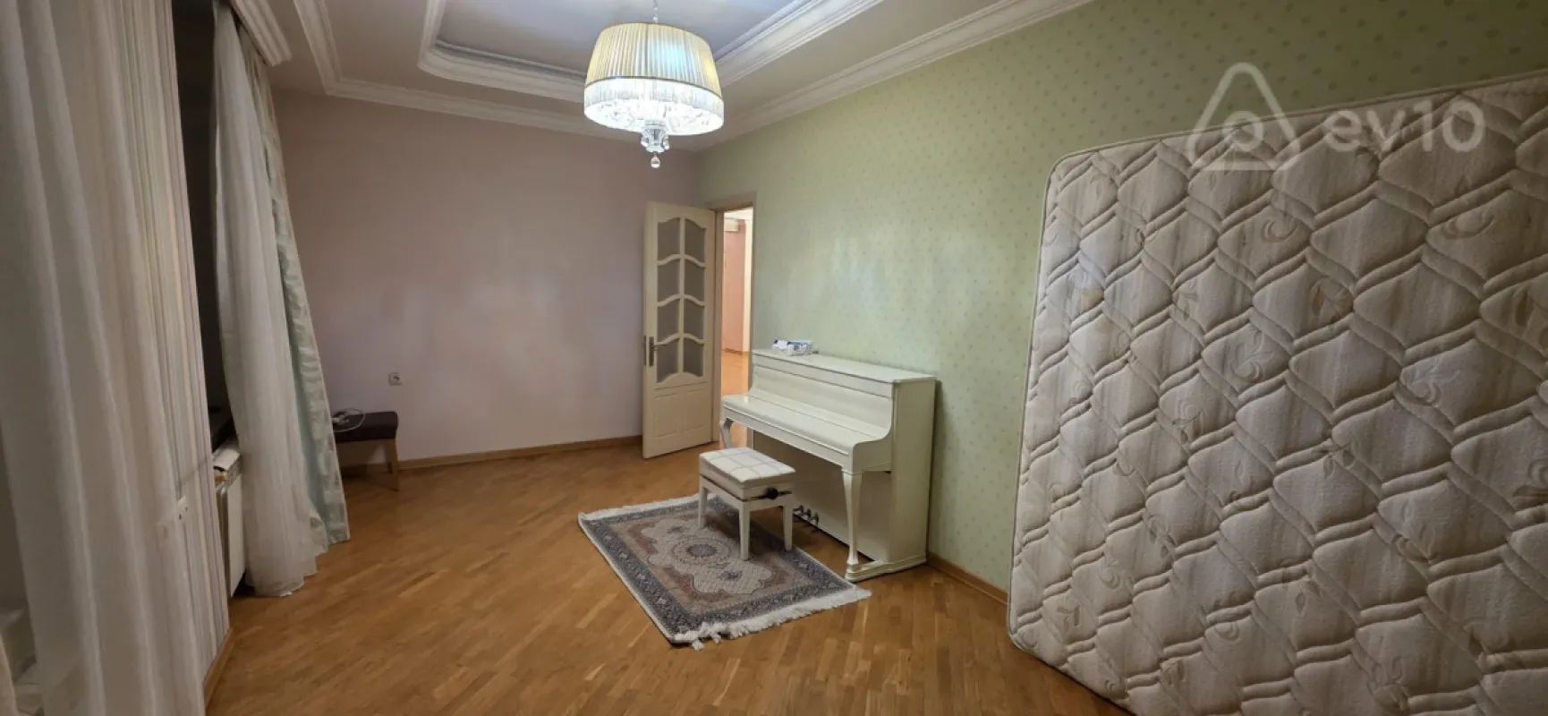 Kirayə verilir 5 otaqlı yeni tikili 200 m²