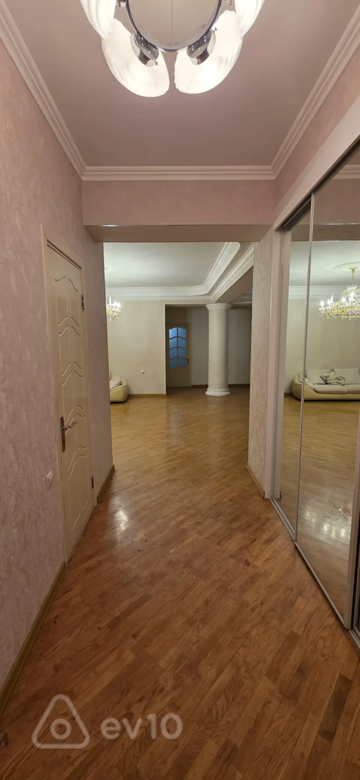 Kirayə verilir 5 otaqlı yeni tikili 200 m²