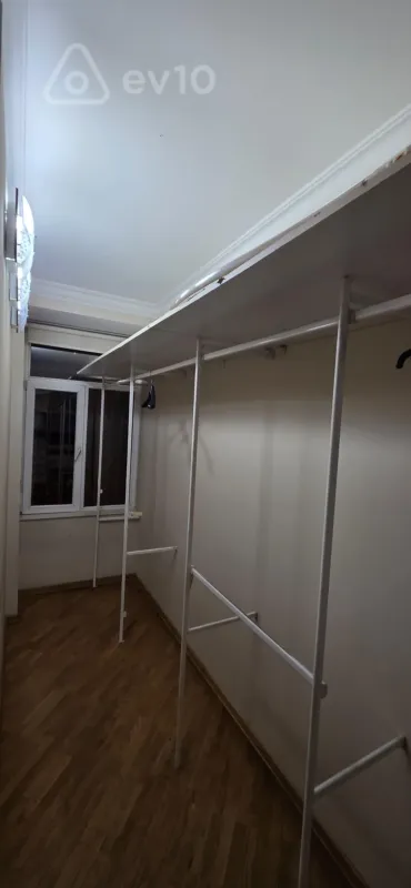 Kirayə verilir 5 otaqlı yeni tikili 200 m²