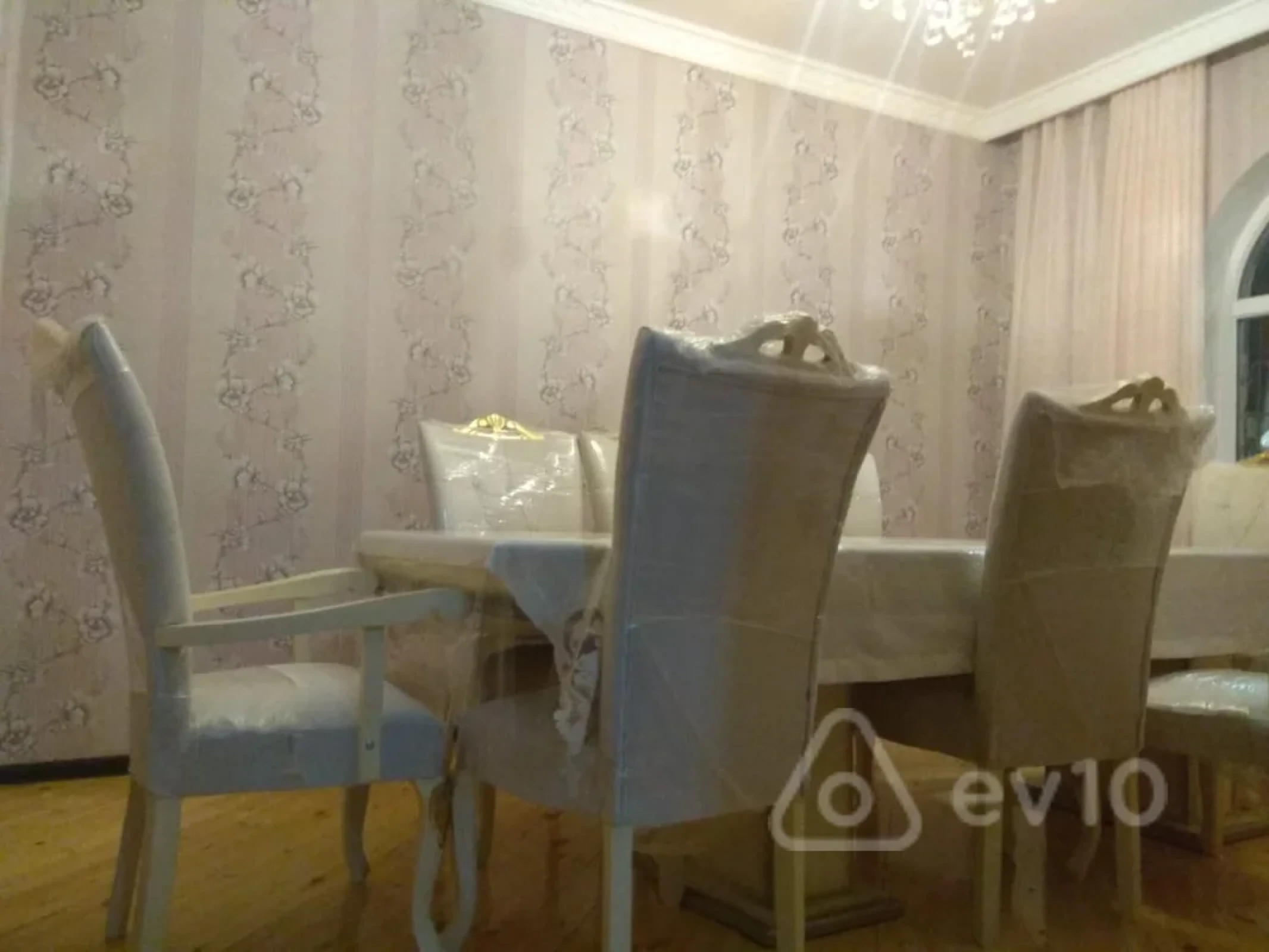 Satılır 5 otaqlı həyət evi 180 m²