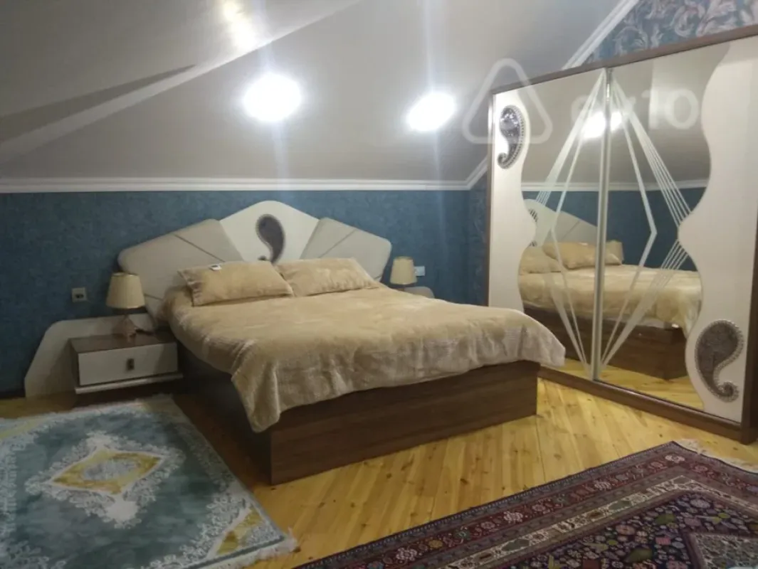 Satılır 5 otaqlı həyət evi 180 m²