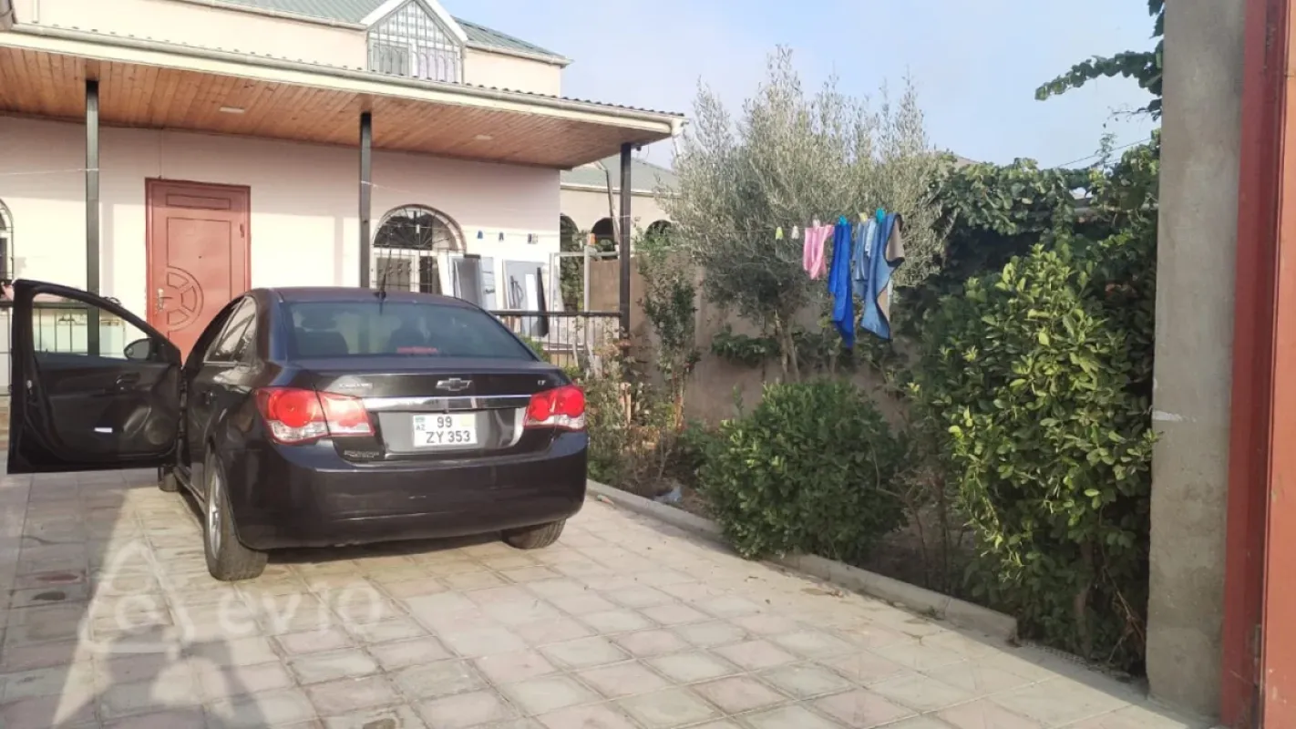Satılır 5 otaqlı həyət evi 180 m²