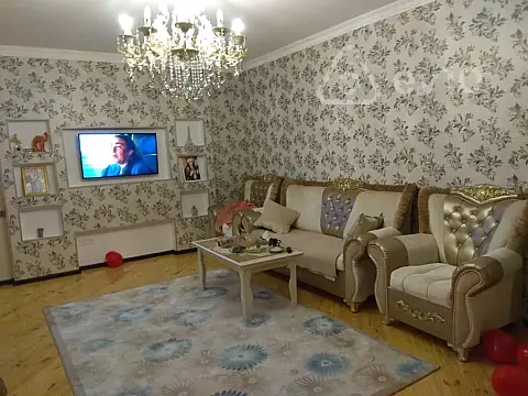 Satılır 5 otaqlı həyət evi 180 m²