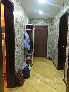 Satılır 5 otaqlı həyət evi 180 m²