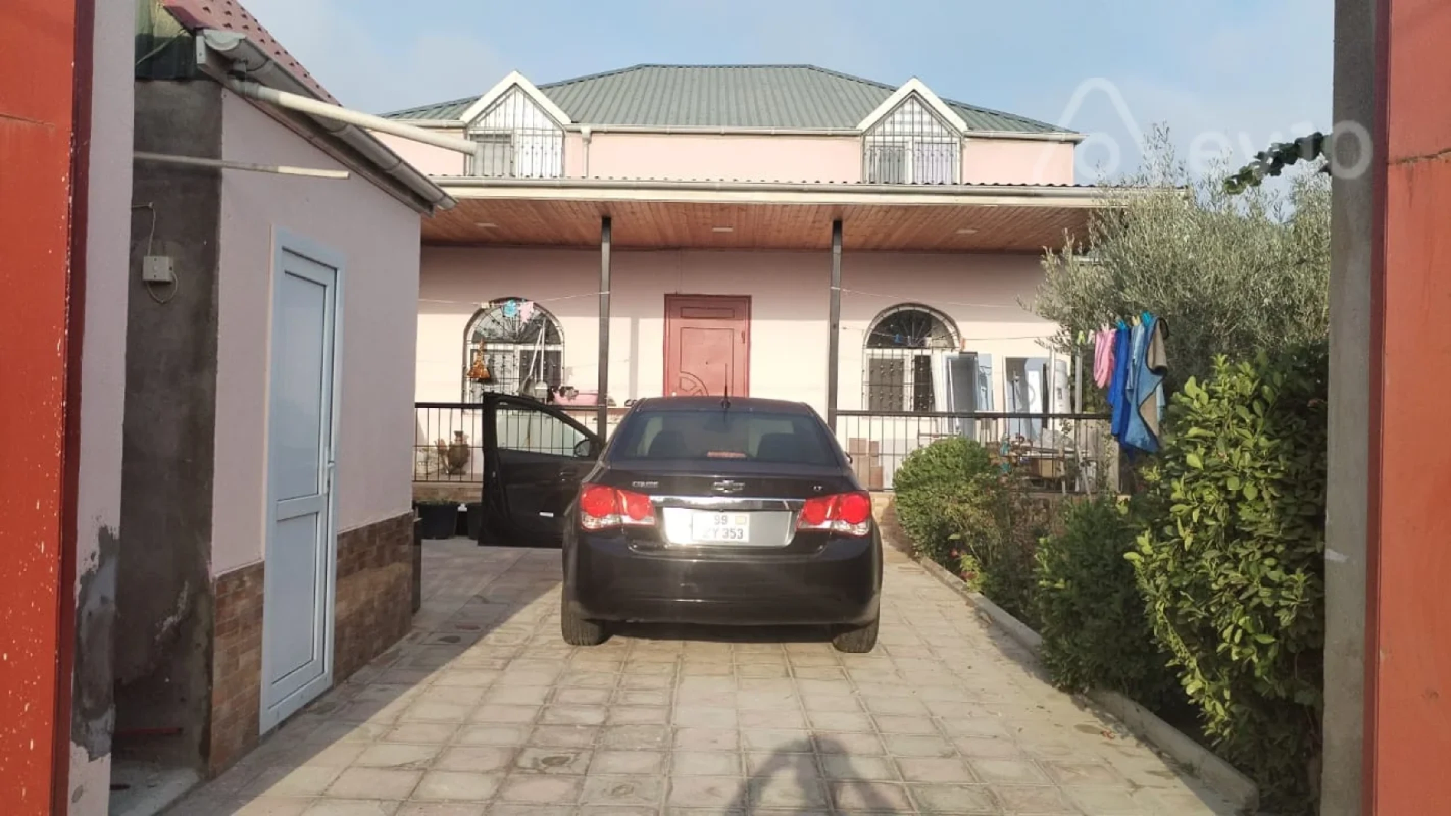 Satılır 5 otaqlı həyət evi 180 m²