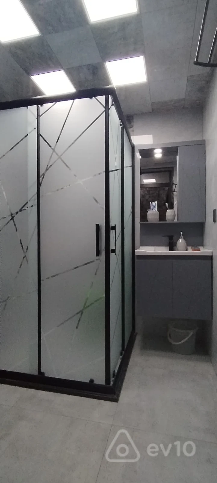 Satılır 5 otaqlı həyət evi 180 m²