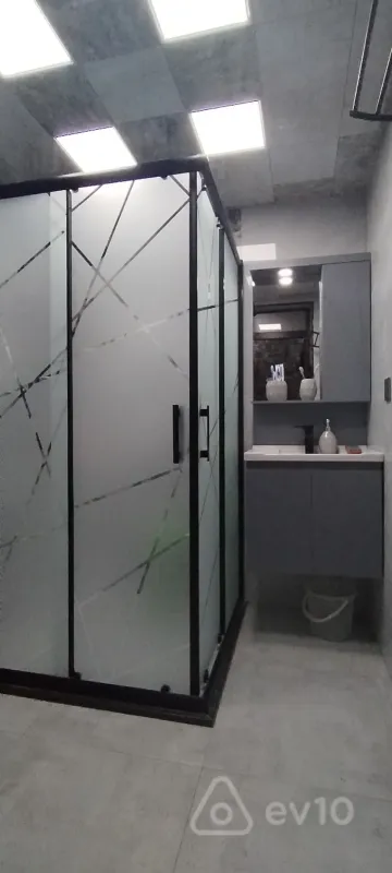 Satılır 5 otaqlı həyət evi 180 m²