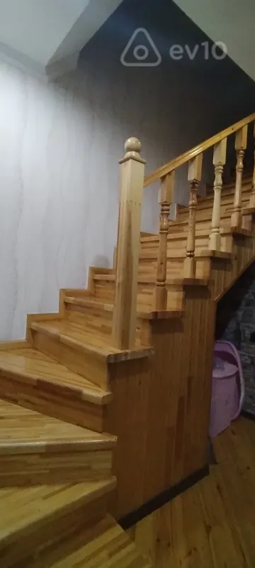 Satılır 5 otaqlı həyət evi 180 m²