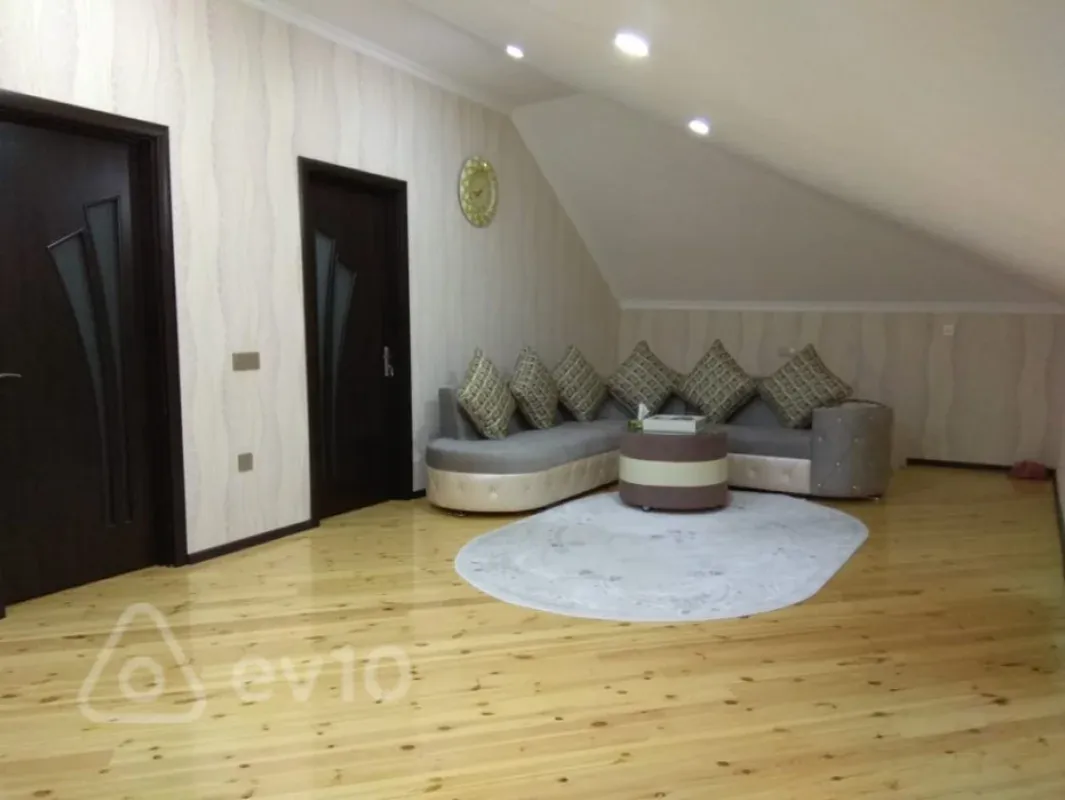 Satılır 5 otaqlı həyət evi 180 m²