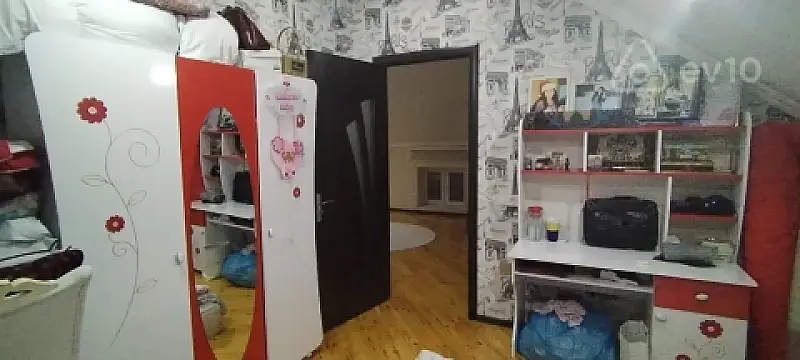 Satılır 5 otaqlı həyət evi 180 m²