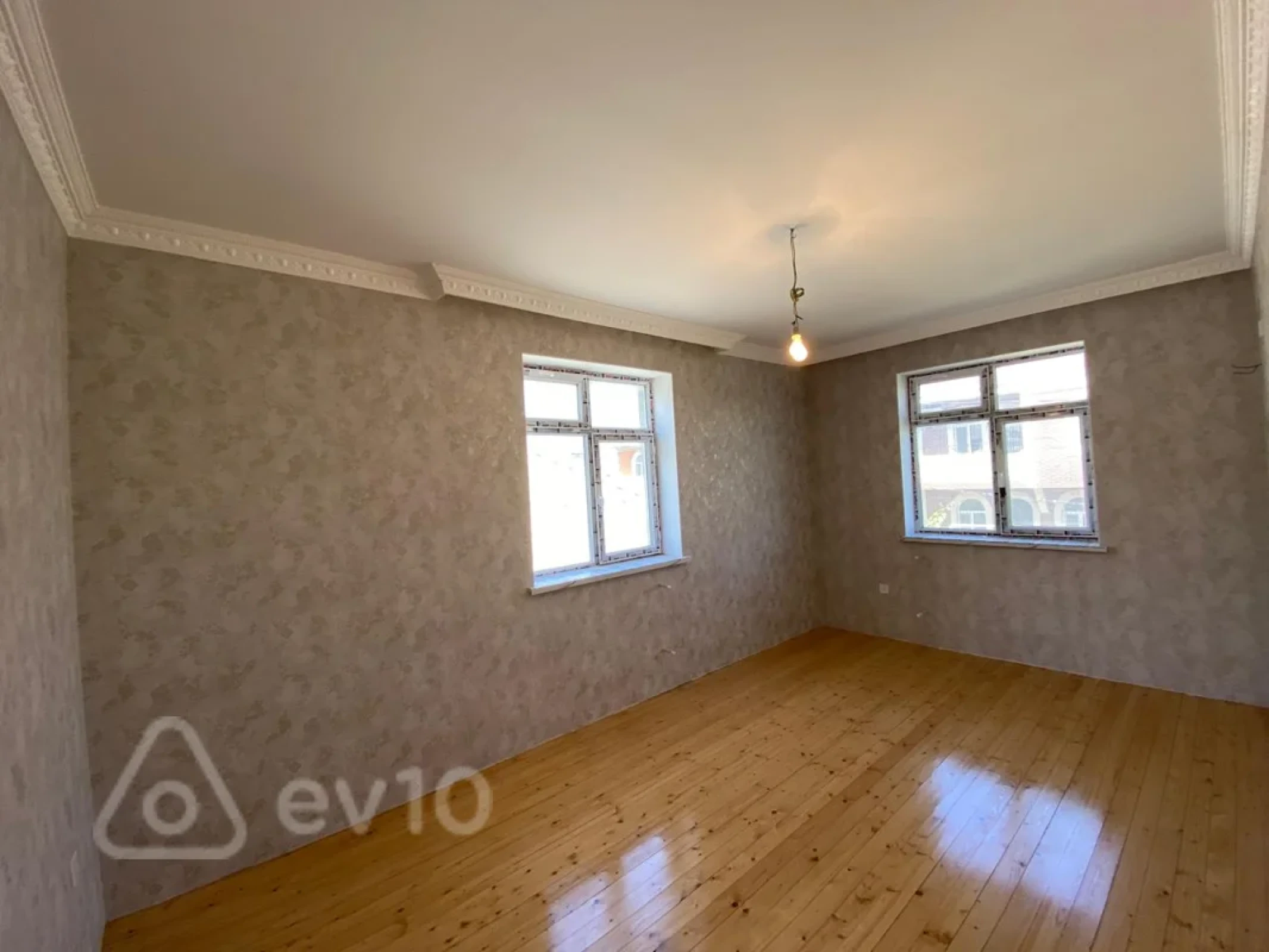 Satılır 5 otaqlı həyət evi 150 m²