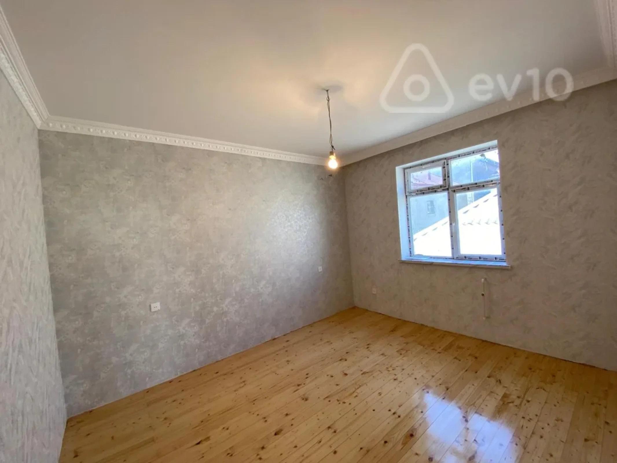 Satılır 5 otaqlı həyət evi 150 m²