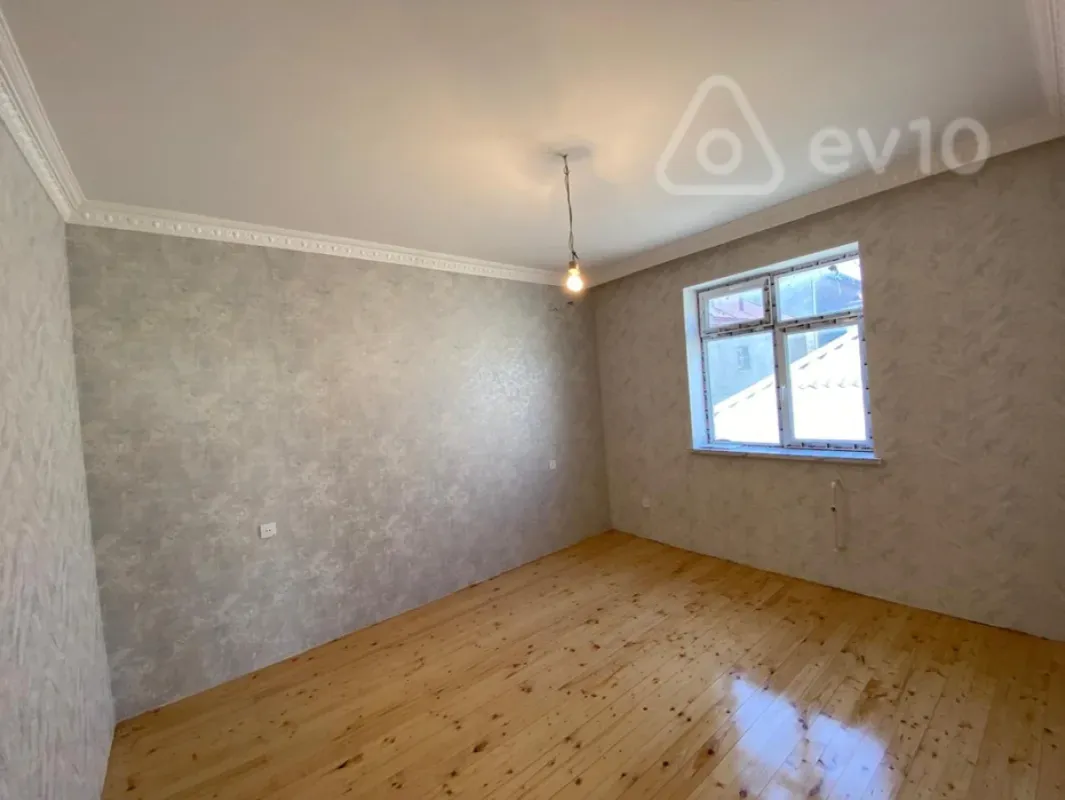 Satılır 5 otaqlı həyət evi 150 m²