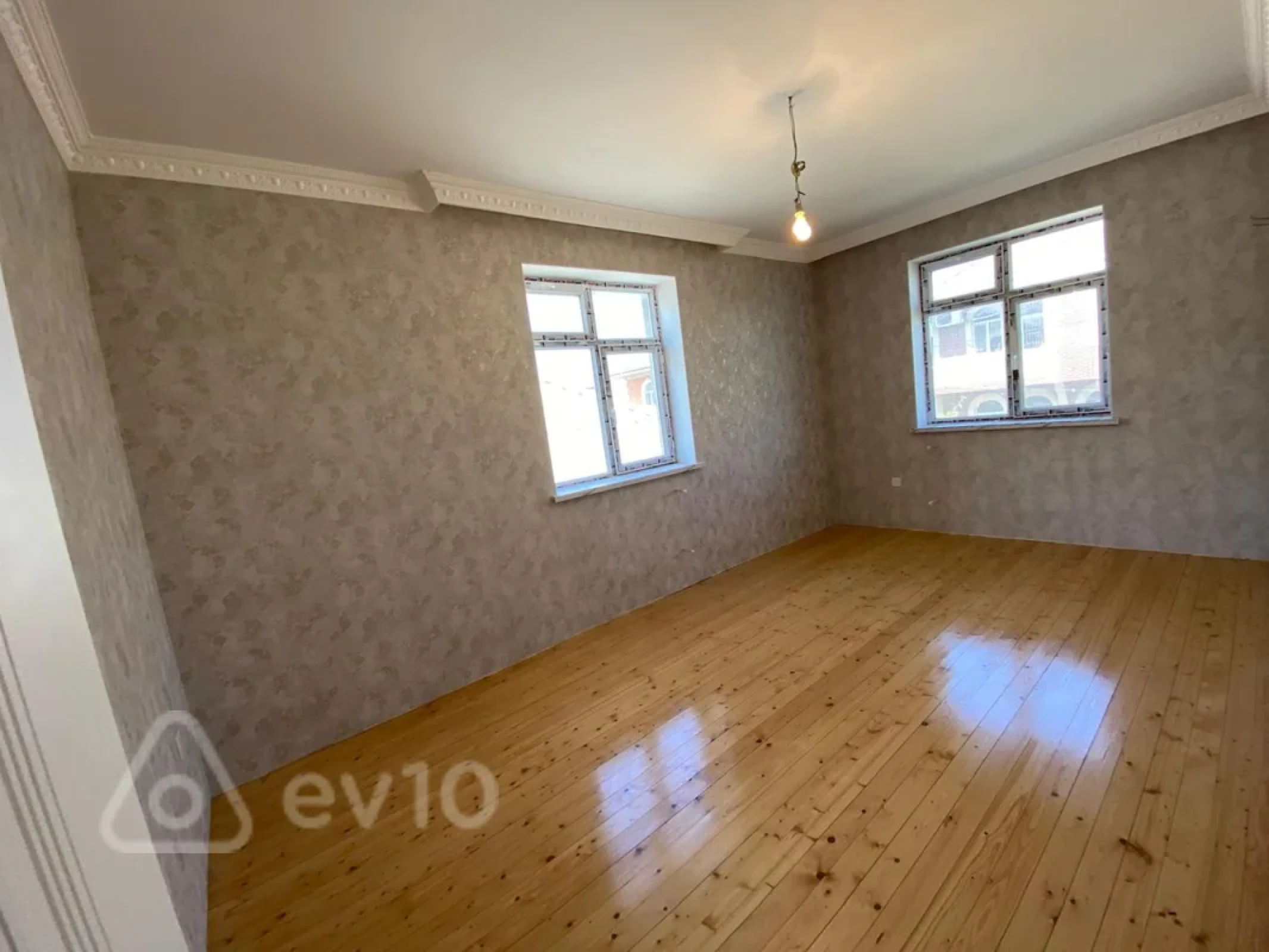 Satılır 5 otaqlı həyət evi 150 m²