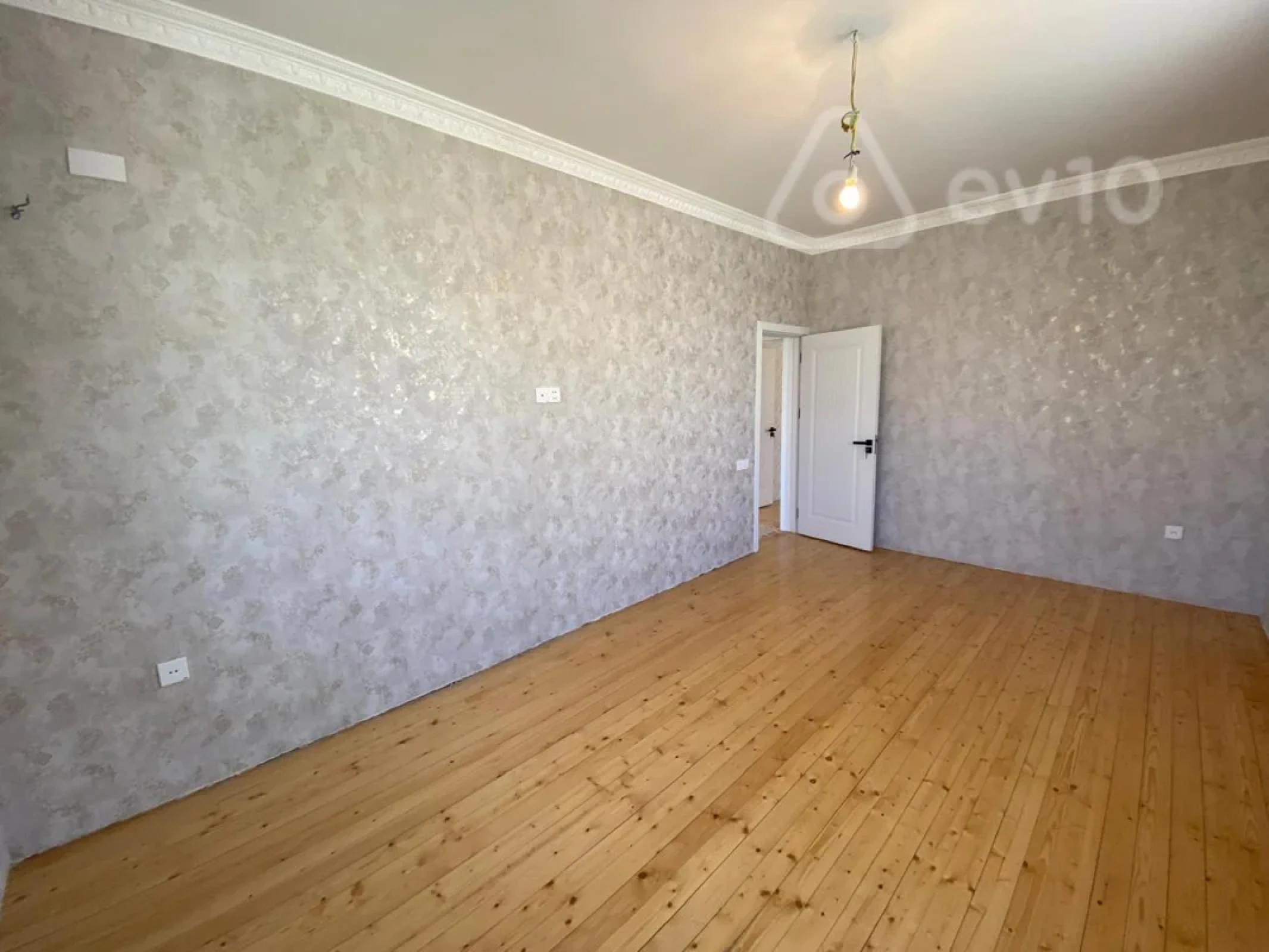 Satılır 5 otaqlı həyət evi 150 m²