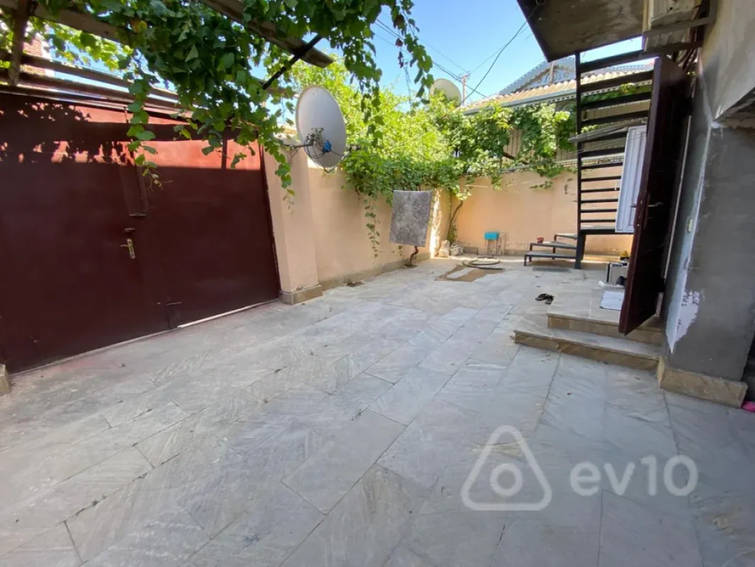Satılır 5 otaqlı həyət evi 150 m²
