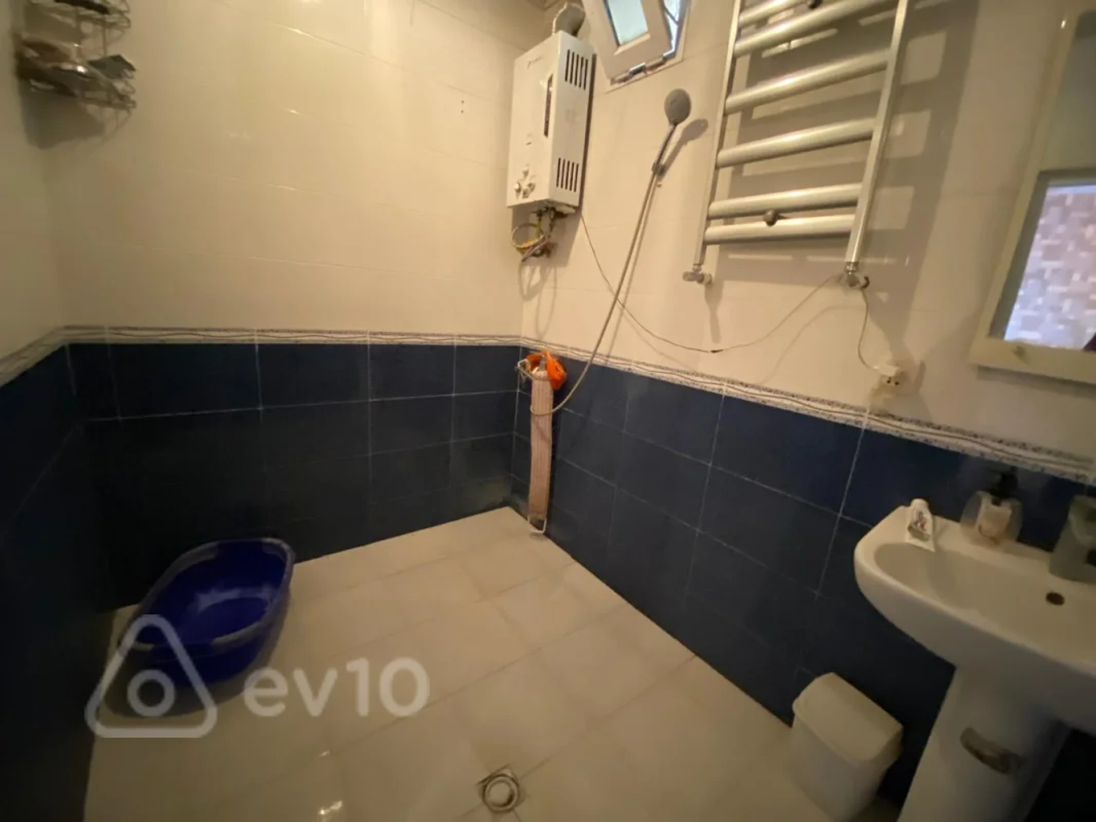 Satılır 5 otaqlı həyət evi 150 m²