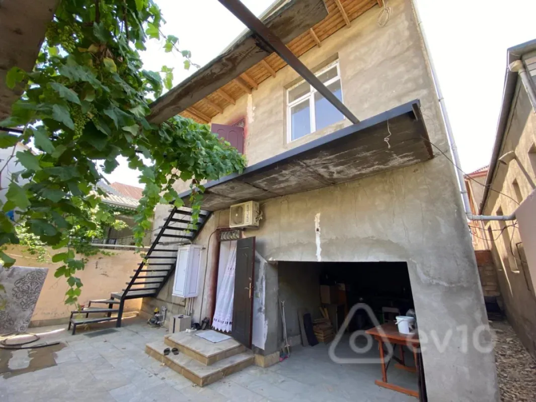 Satılır 5 otaqlı həyət evi 150 m²