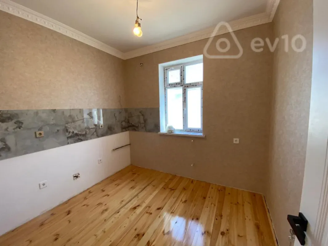 Satılır 5 otaqlı həyət evi 150 m²