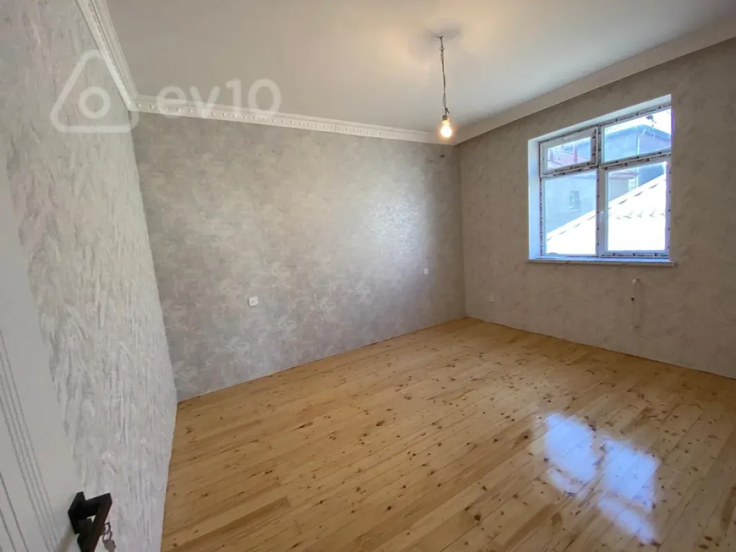 Satılır 5 otaqlı həyət evi 150 m²