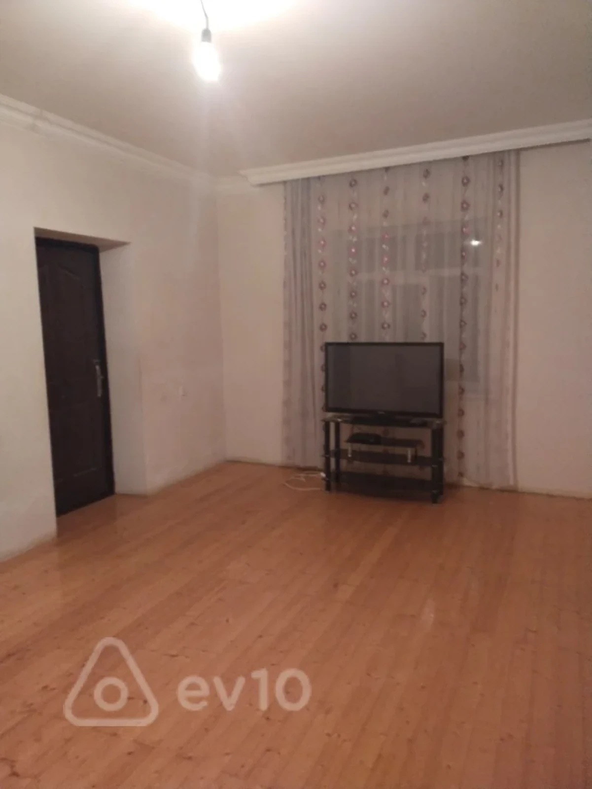 Satılır 3 otaqlı həyət evi 800 m²