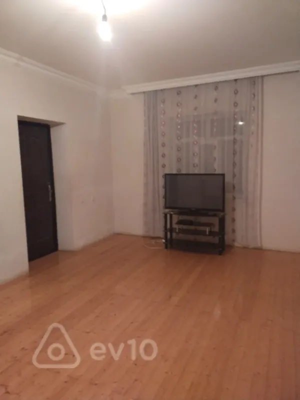 Satılır 3 otaqlı həyət evi 800 m²
