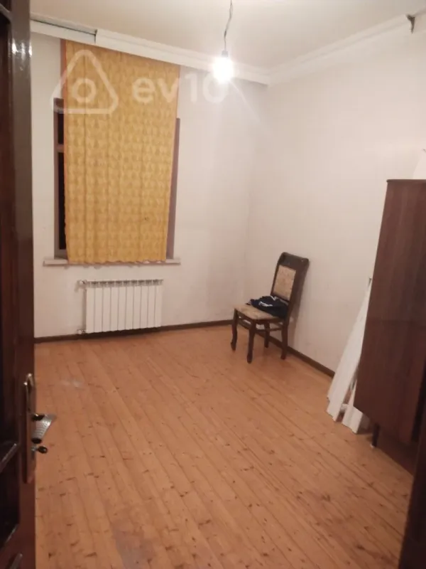 Satılır 3 otaqlı həyət evi 800 m²