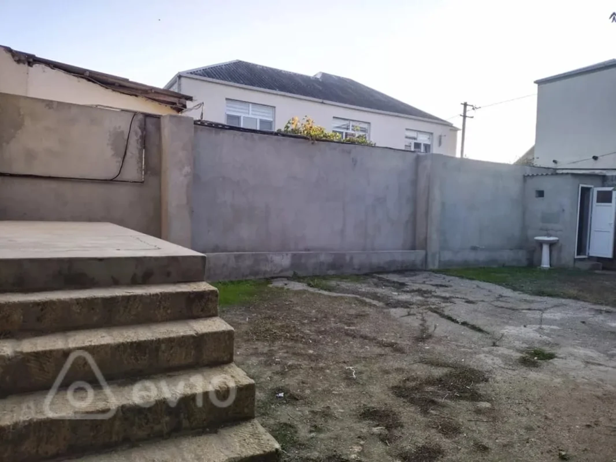 Satılır 3 otaqlı həyət evi 800 m²